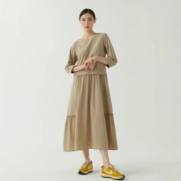 [더핸드메이드] 내추럴 셔링 스웻 원피스